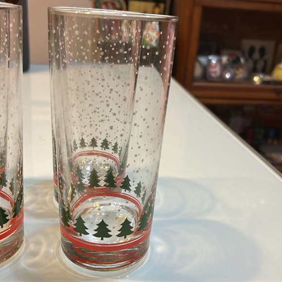 Set of 6 vintage Christmas holiday trees falling snow highball glasses - Picture 2 of 6